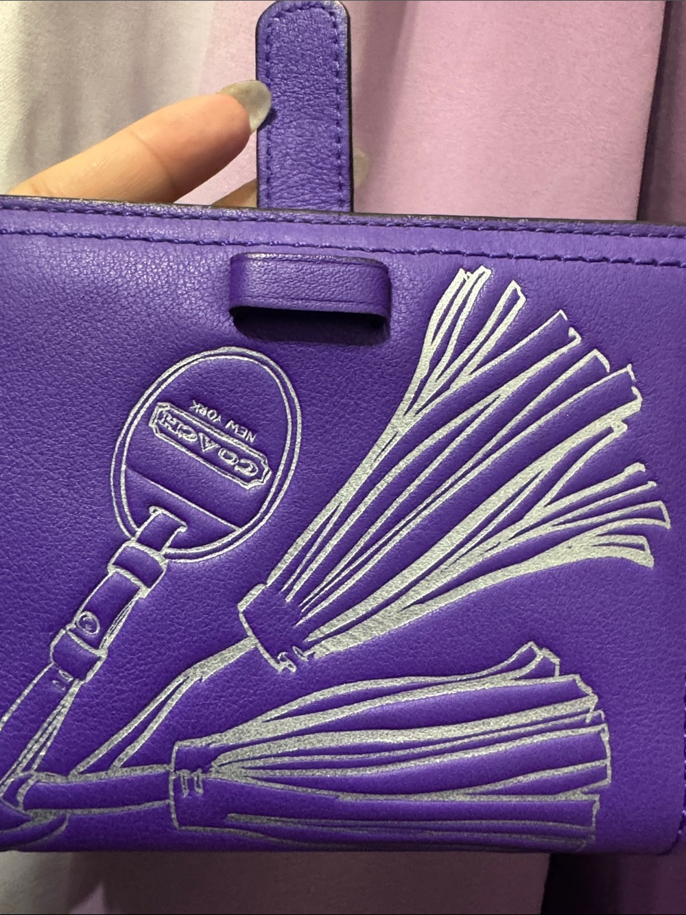 Coach passport holder with Tassel Motif - Picture 13 of 13